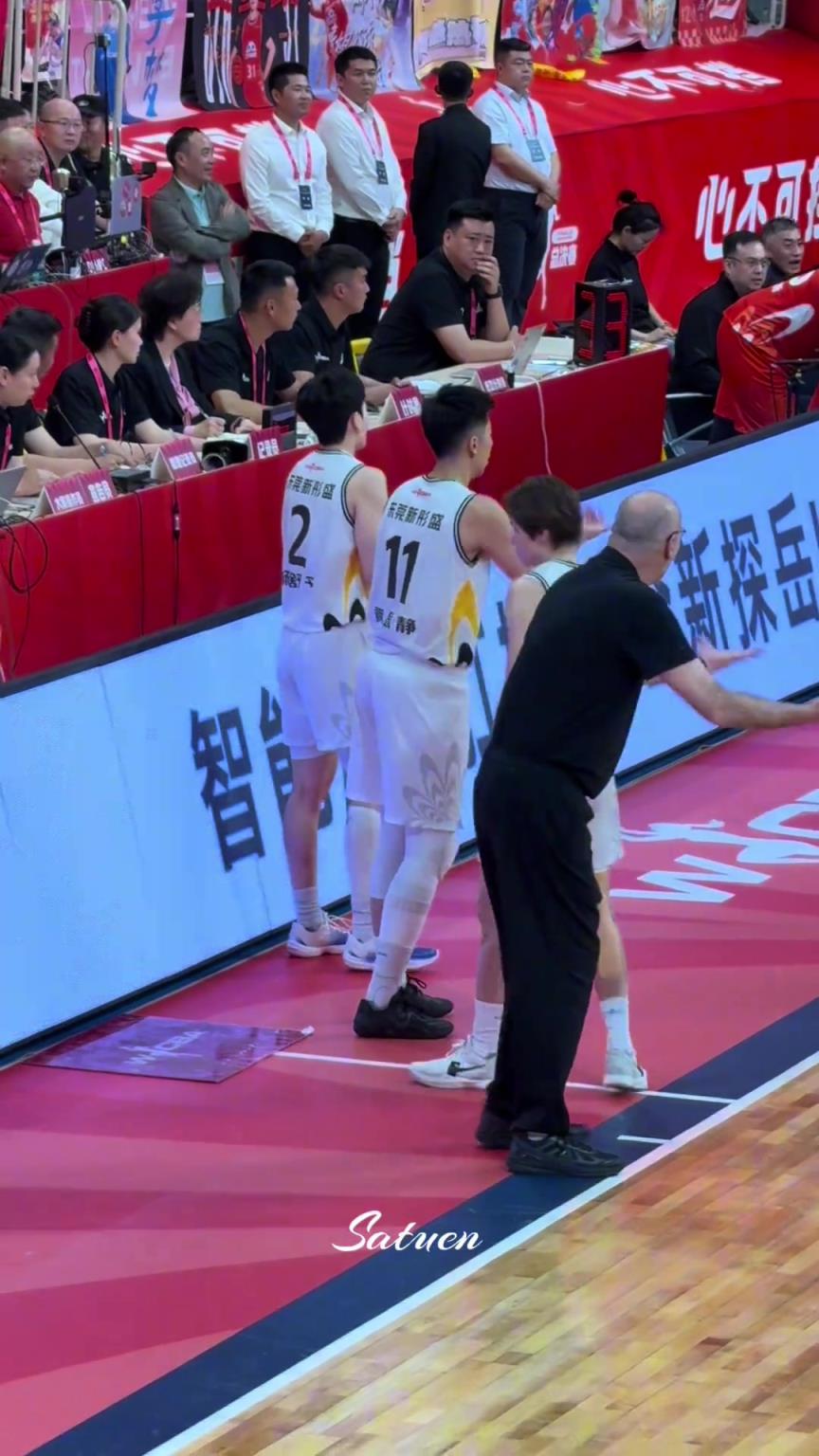 無奈的一家三口！絕望的教練，氣瘋了的皮總！