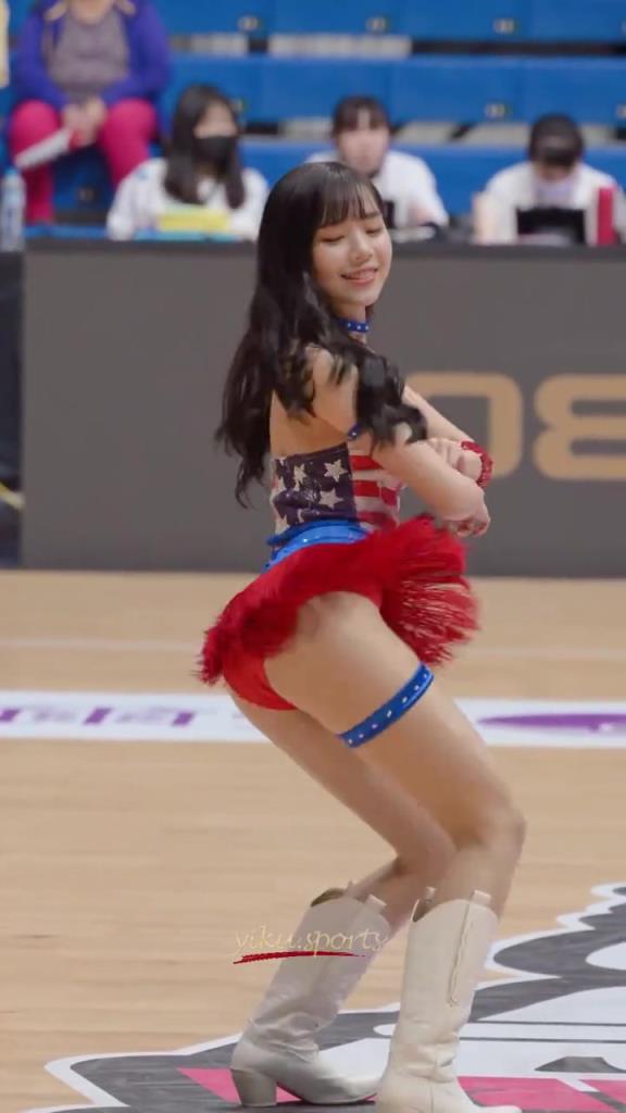 最好的啦啦隊小姐姐！自信，健康充滿活力！