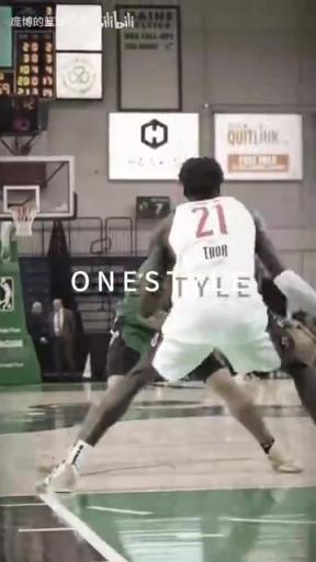 正統美式后衛！JD戴維森炒菜后低手合球，對抗上籃打進！